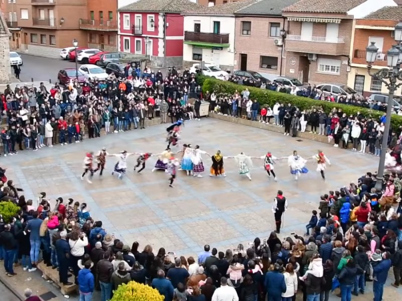 La fiesta de la Vaquilla es una celebración carnavalesca muy arraigada en Segurilla. Los quintos y quintas, ataviados con trajes típicos, simulan en la plaza la persecución de una vaquilla que forran de tela negra, adornos y pañuelos de variados colores. Toda la celebración es muy vistosa y cada año concentra un mayor número de visitantes  en esta población toledana. La vaquilla de Segurilla